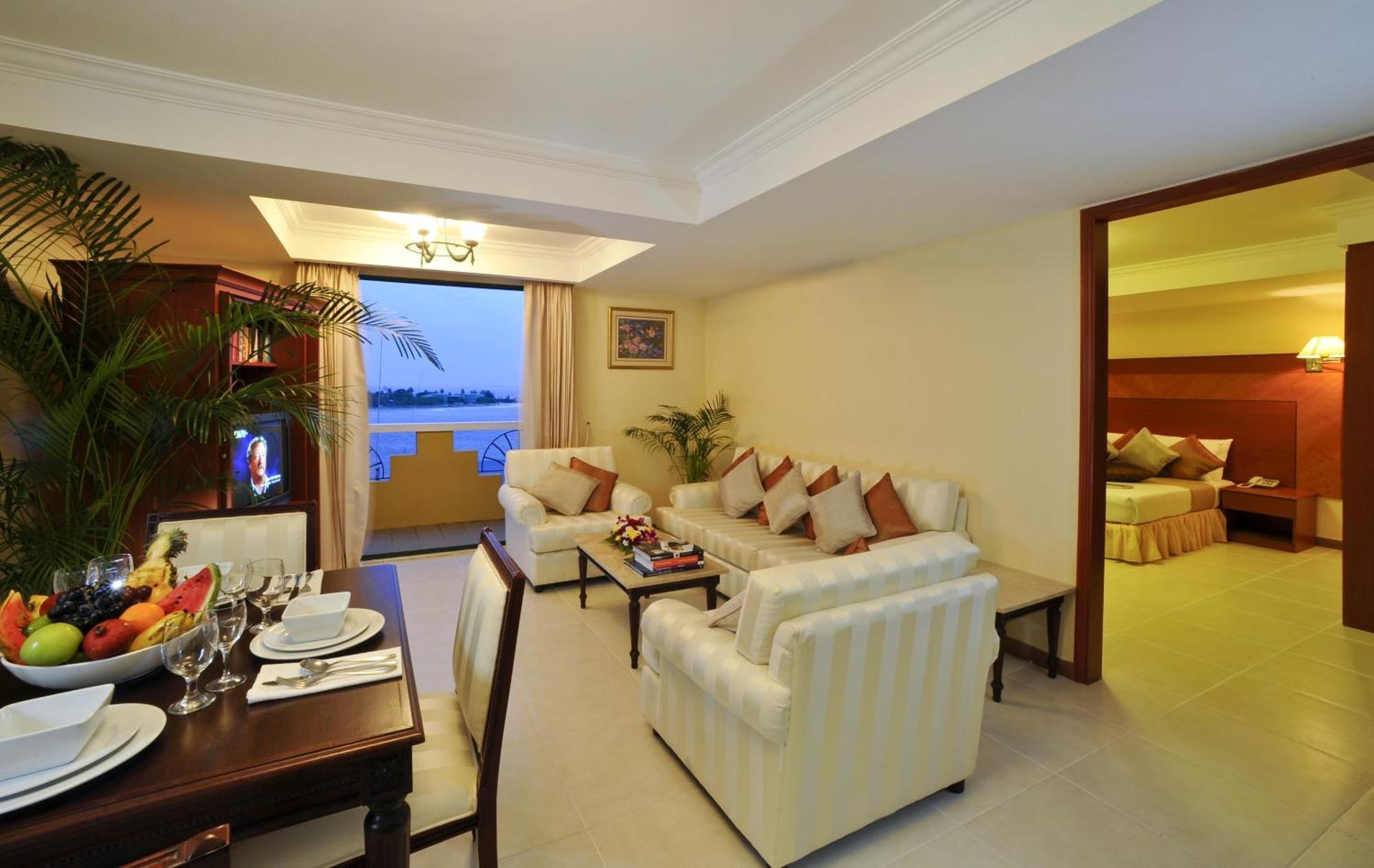 Mookai Hotel Male Bagian luar foto