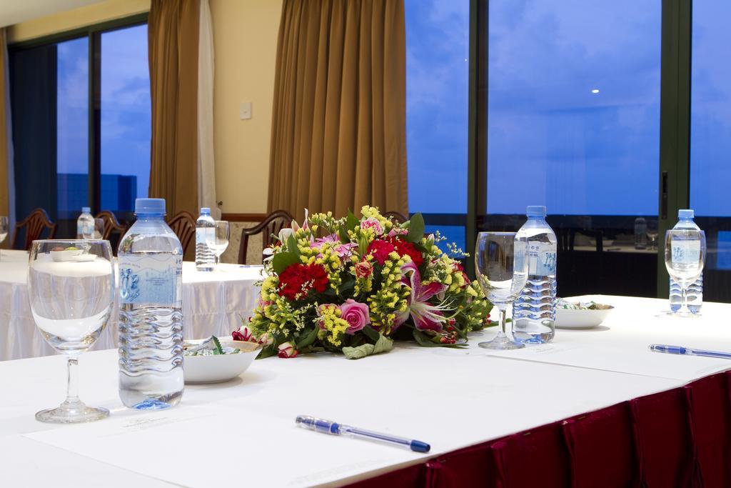 Mookai Hotel Male Bagian luar foto