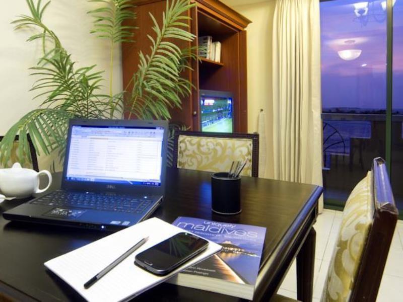 Mookai Hotel Male Bagian luar foto
