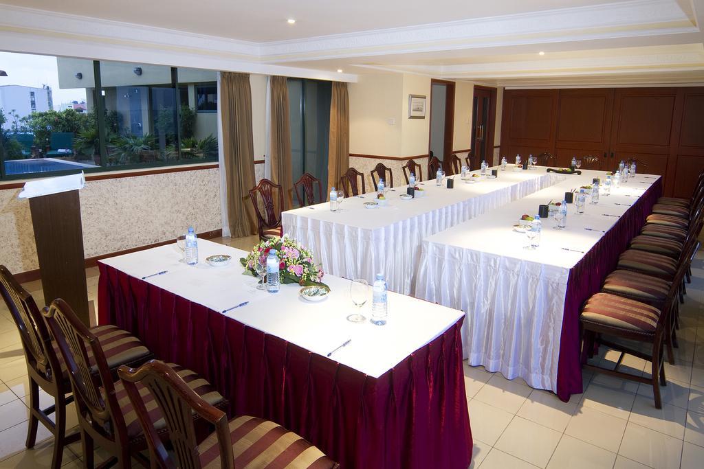 Mookai Hotel Male Bagian luar foto