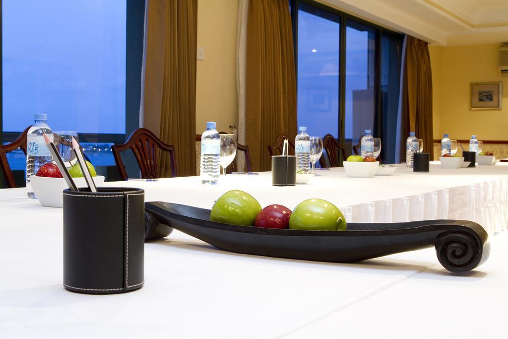 Mookai Hotel Male Bagian luar foto