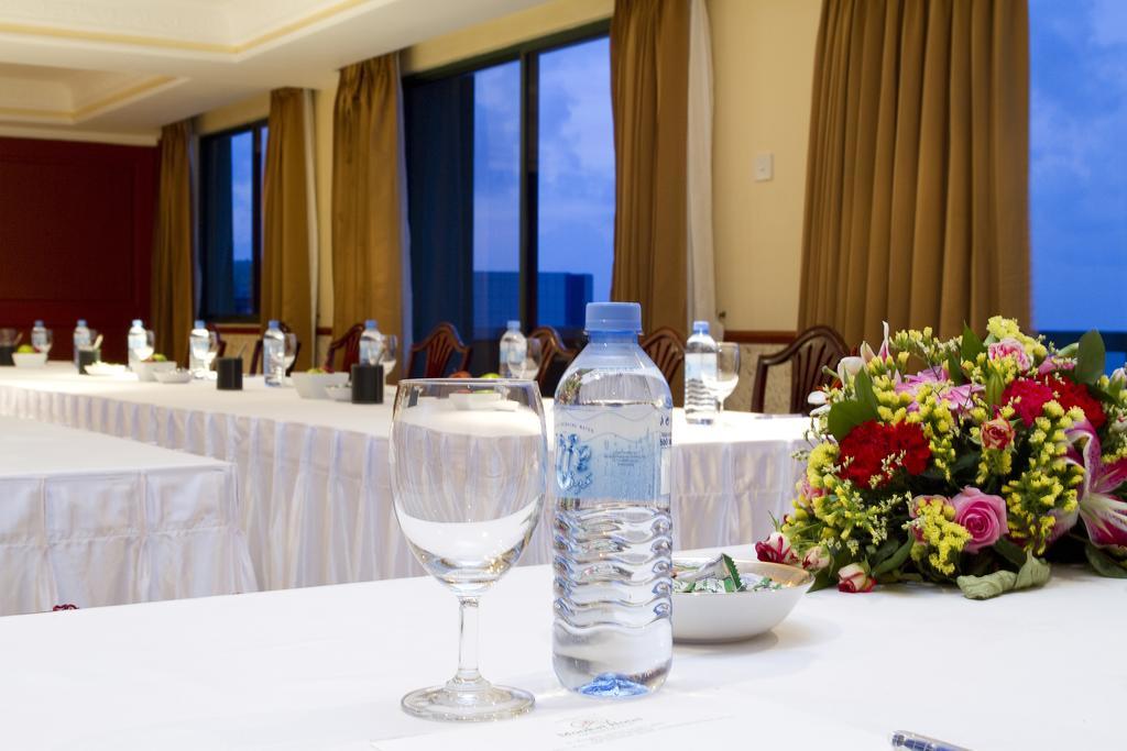 Mookai Hotel Male Bagian luar foto