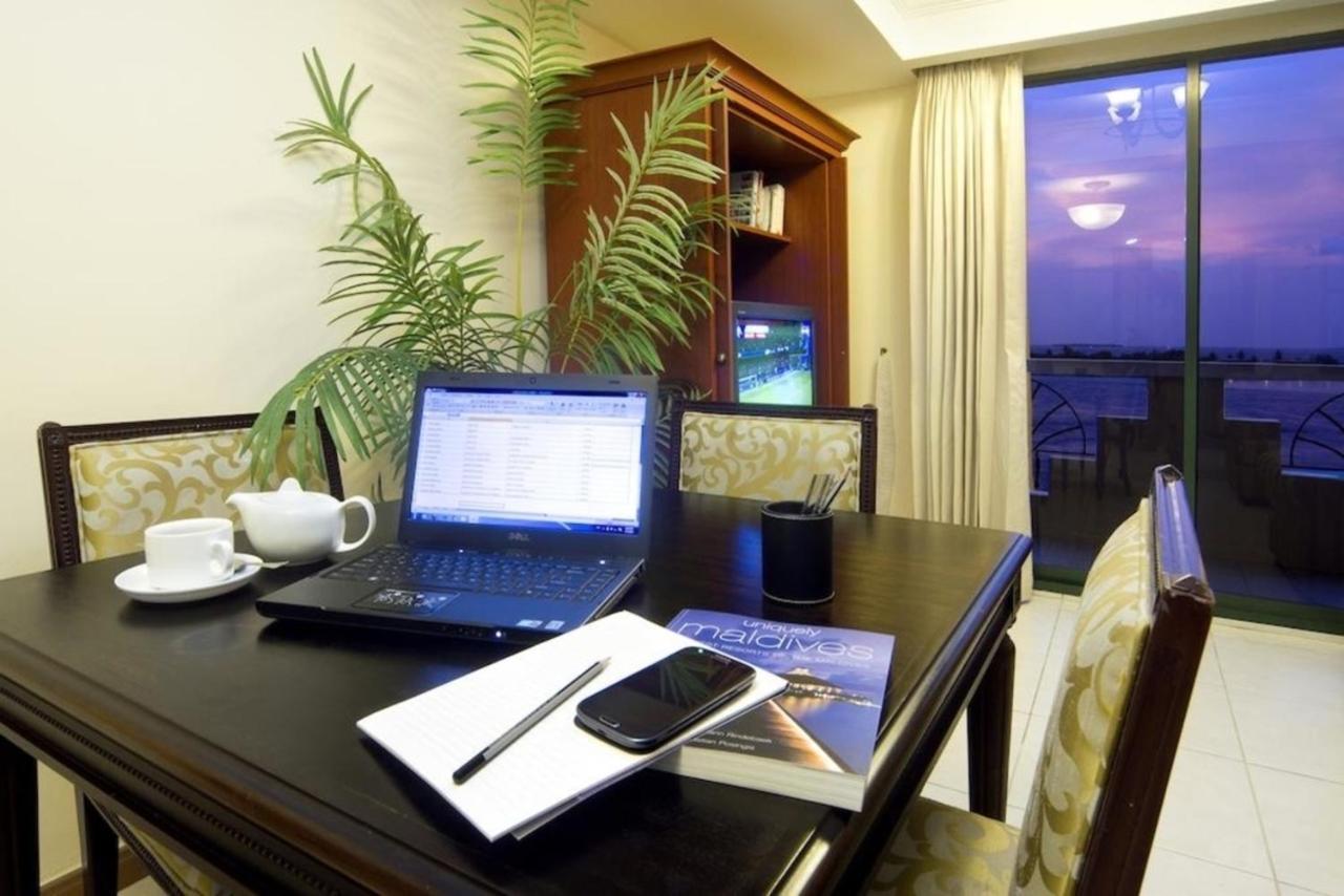 Mookai Hotel Male Bagian luar foto