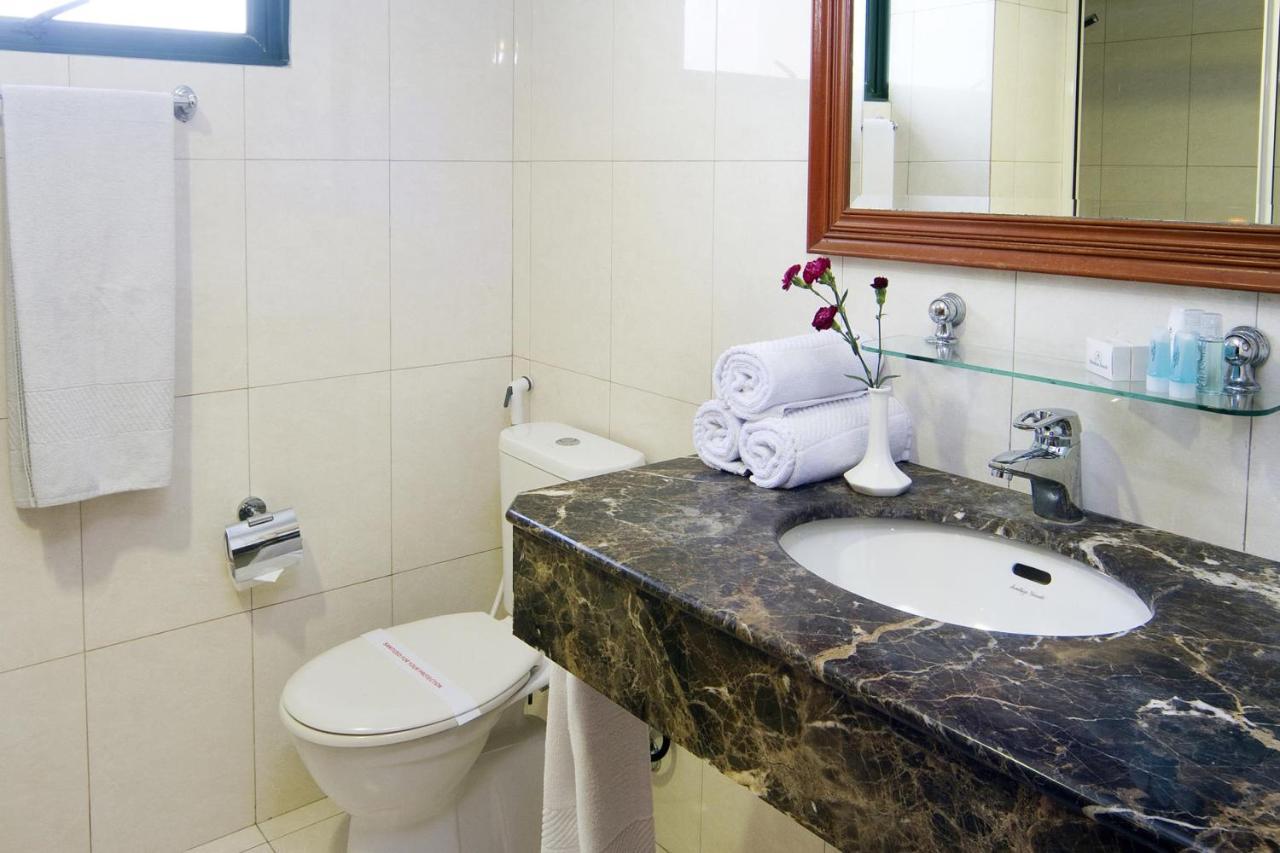 Mookai Hotel Male Bagian luar foto