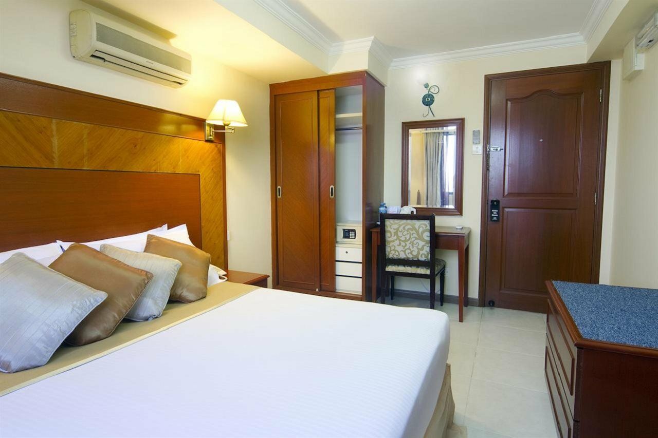 Mookai Hotel Male Bagian luar foto